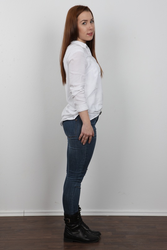 3. Download full pics of Sara (22) from czechcasting.com