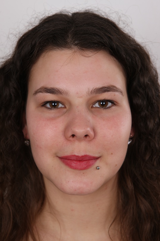 1. Download full pics of Kristyna (23) from czechcasting.com