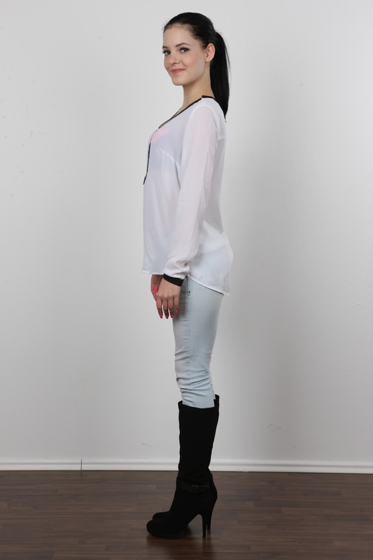 3. Download full pics of Aneta (18) from czechcasting.com