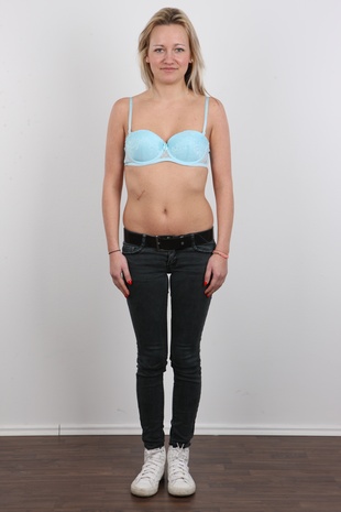 4. Download full pics of model Lucie (23) from czechcasting.com