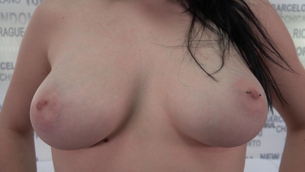 3. Download full pics of Zora (19) from czechcasting.com