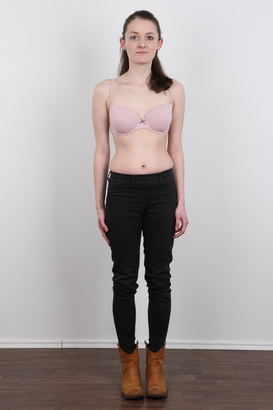 4. Download full pics of Eliska (22) from czechcasting.com