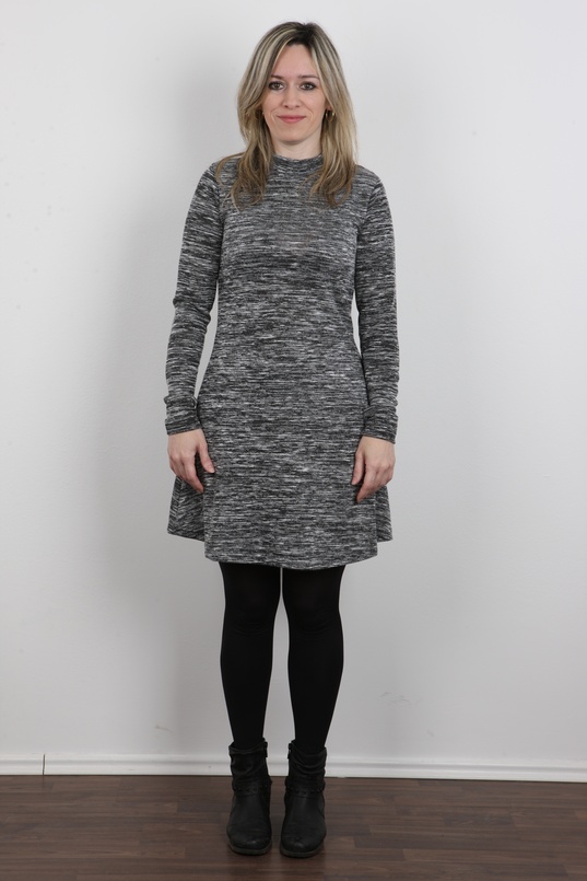 2. Download full pics of Jana (34) from czechcasting.com