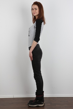 3. Download full pics of model Veronika (25) from czechcasting.com
