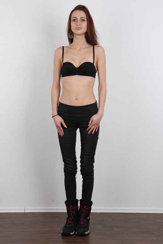 4. Download full pics of Veronika (25) from czechcasting.com