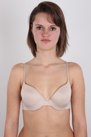 6. Download full pics of model Veronika (22) from czechcasting.com