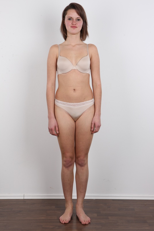 7. Download full pics of Veronika (22) from czechcasting.com