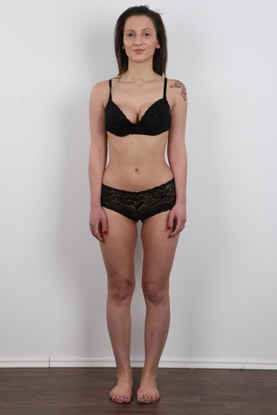 7. Download full pics of model Nikola (20) from czechcasting.com