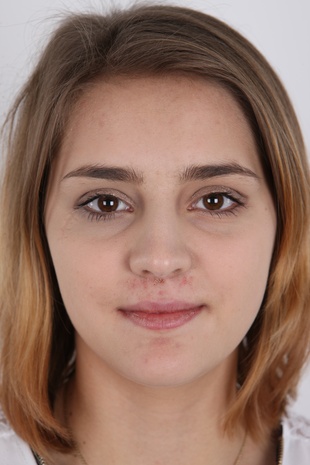 1. Download full pics of model Petra (19) from czechcasting.com