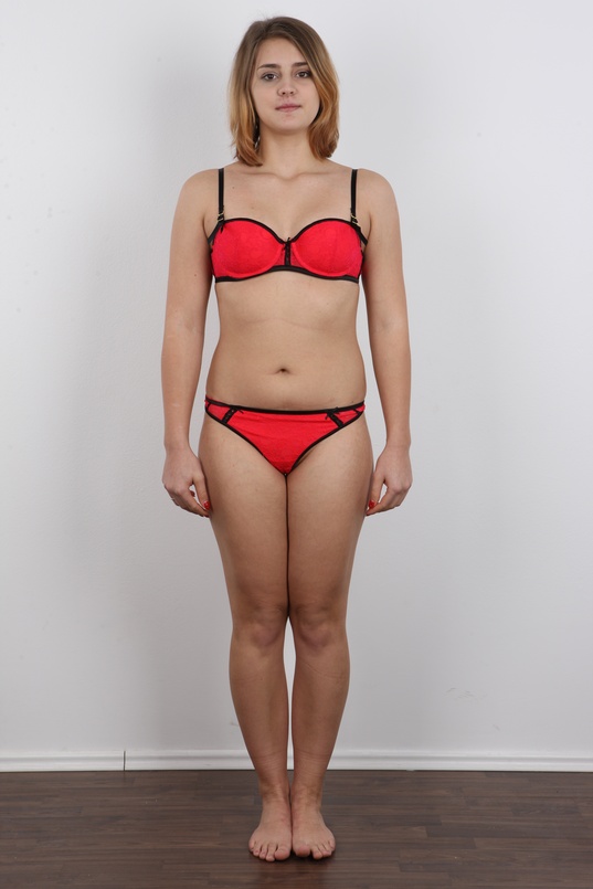 7. Download full pics of Petra (19) from czechcasting.com