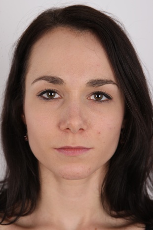 1. Download full pics of model Kristyna (24) from czechcasting.com