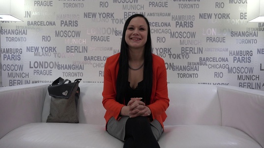 1. Download full pics of Veronika (21) from czechcasting.com