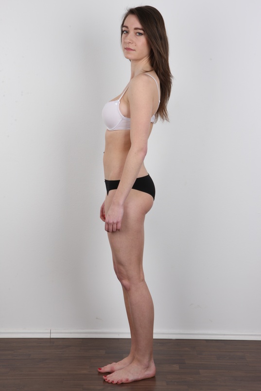 8. Download full pics of Nikol (21) from czechcasting.com