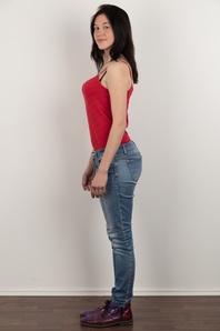 4. Download full pics of Nikol (18) from czechcasting.com