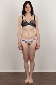 6. Download full pics of Nikol (18) from czechcasting.com