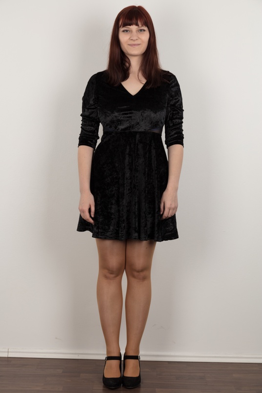 2. Download full pics of Eva (20) from czechcasting.com