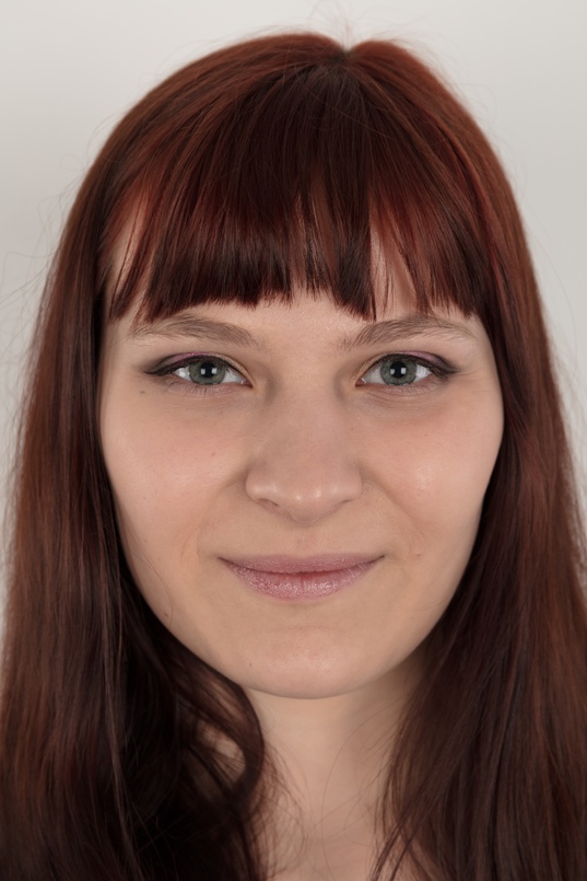 1. Download full pics of Eva (20) from czechcasting.com