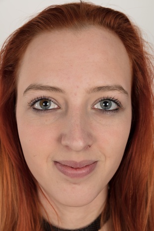 1. Download full pics of model Veronika (18) from czechcasting.com