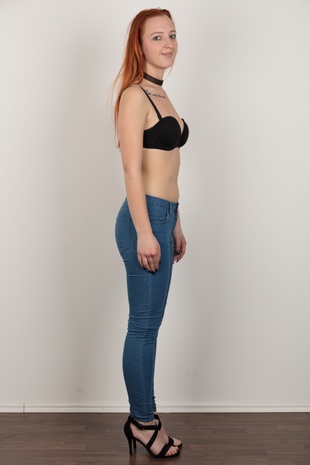 5. Download full pics of model Veronika (18) from czechcasting.com