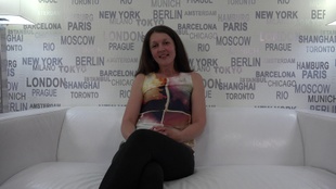 1. Download full pics of Petra (32) from czechcasting.com