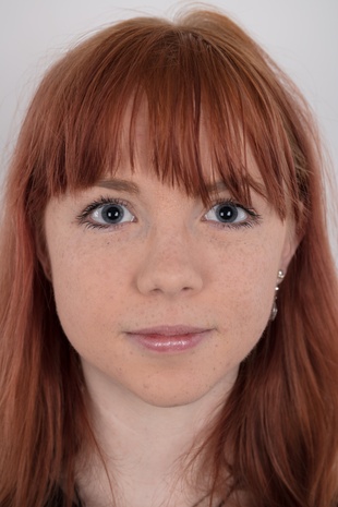 1. Download full pics of model Niky (18) from czechcasting.com