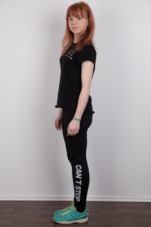 3. Download full pics of model Niky (18) from czechcasting.com