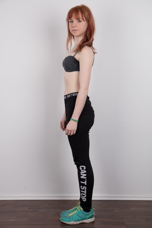 4. Download full pics of model Niky (18) from czechcasting.com