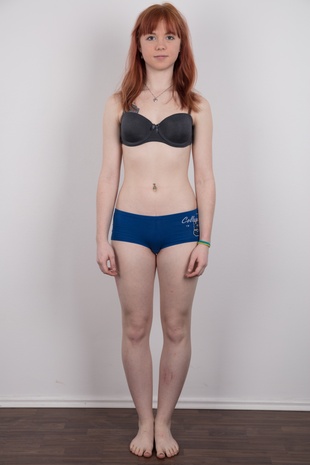 6. Download full pics of model Niky (18) from czechcasting.com