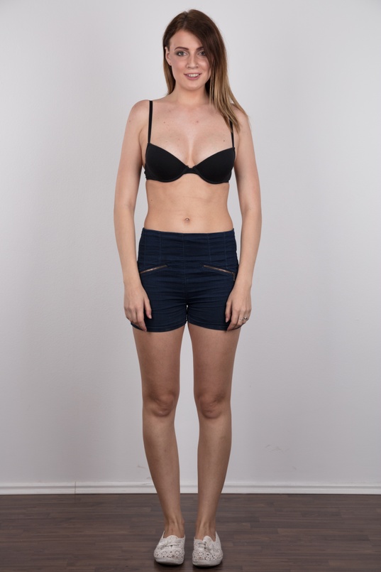 4. Download full pics of Klara (21) from czechcasting.com