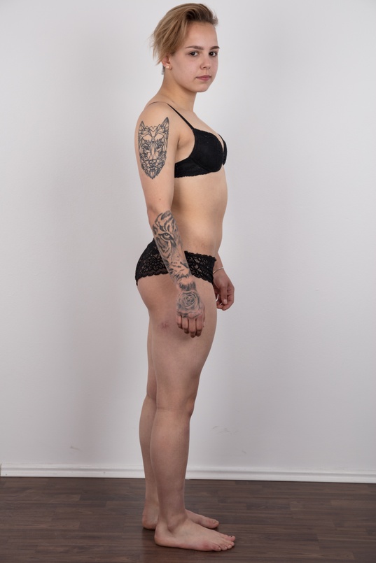 6. Download full pics of Michaela (18) from czechcasting.com