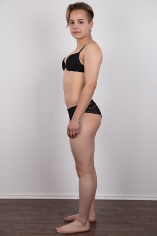 7. Download full pics of model Michaela (18) from czechcasting.com