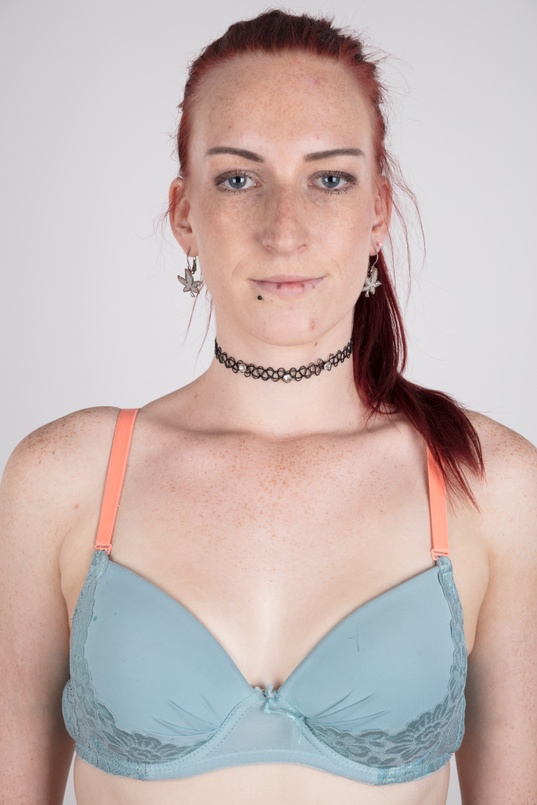 4. Download full pics of Paja (22) from czechcasting.com