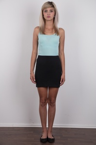 2. Download full pics of Karolina (19) from czechcasting.com