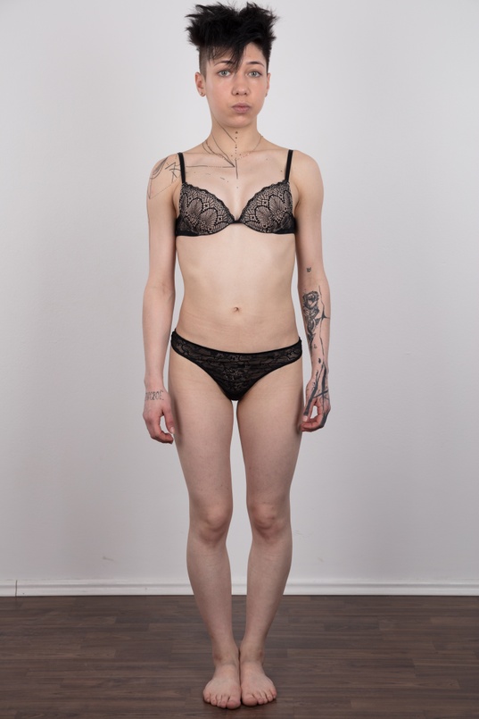 6. Download full pics of Alina (19) from czechcasting.com