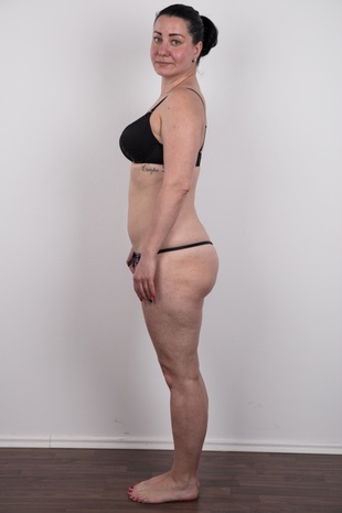 8. Download full pics of model Zuzana (35) from czechcasting.com