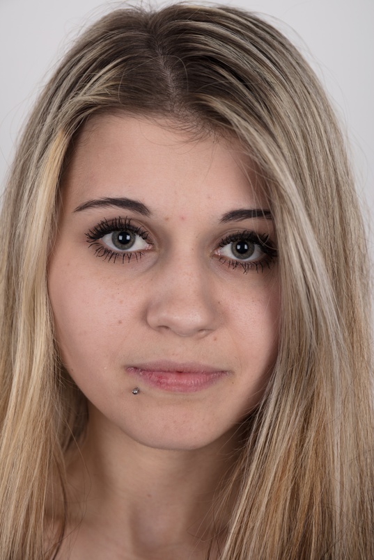 1. Download full pics of Nikola (19) from czechcasting.com