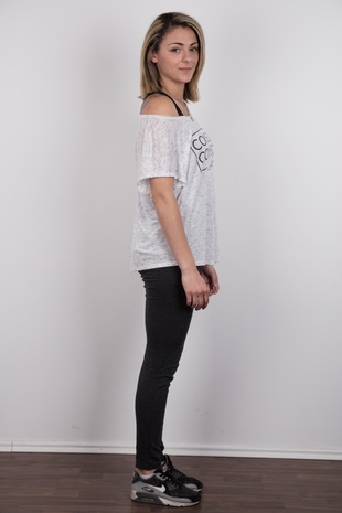 3. Download full pics of model Nikola (20) from czechcasting.com