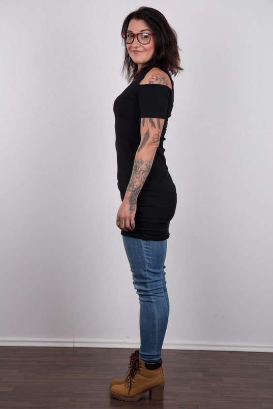 3. Download full pics of Andrea (25) from czechcasting.com