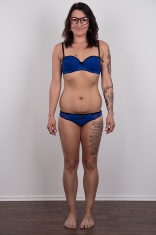 6. Download full pics of model Andrea (25) from czechcasting.com