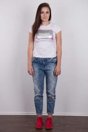 2. Download full pics of model Tereza (18) from czechcasting.com