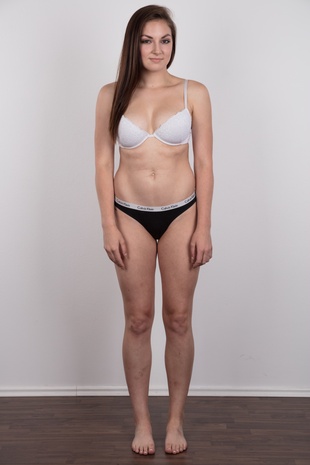 7. Download full pics of model Tereza (18) from czechcasting.com