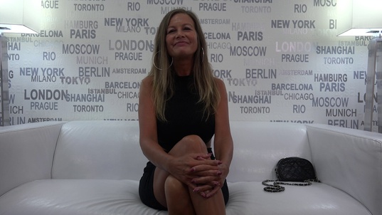 1. Download full pics of Karolina (43) from czechcasting.com