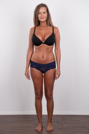 4. Download full pics of model Karolina (43) from czechcasting.com
