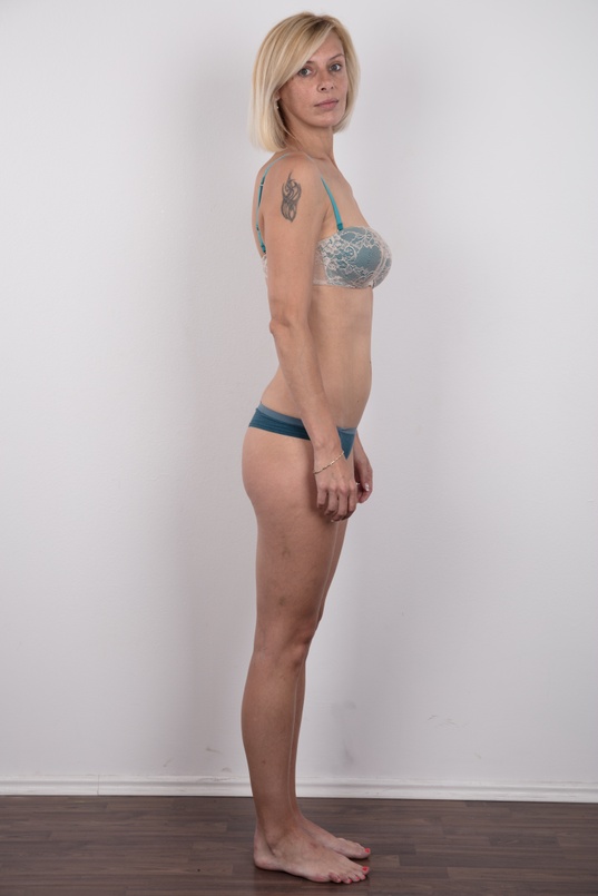 6. Download full pics of Zaneta (33) from czechcasting.com