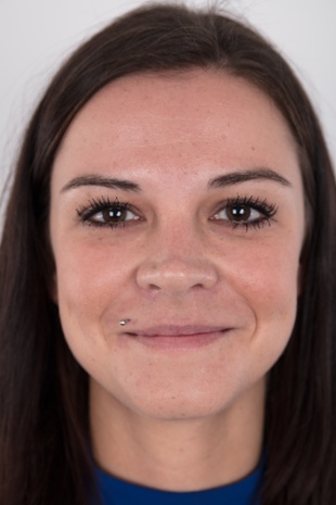 1. Download full pics of model Veronika (22) from czechcasting.com