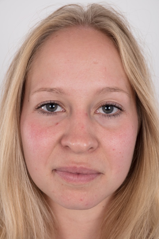 1. Download full pics of Veronika (23) from czechcasting.com