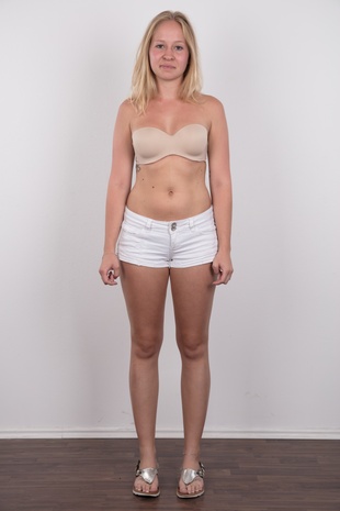 5. Download full pics of model Veronika (23) from czechcasting.com