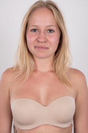8. Download full pics of model Veronika (23) from czechcasting.com