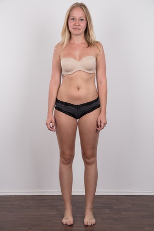 9. Download full pics of model Veronika (23) from czechcasting.com
