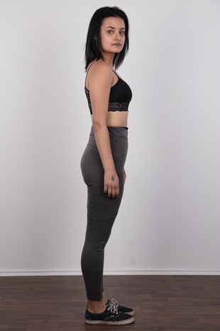 3. Download full pics of model Tereza (18) from czechcasting.com